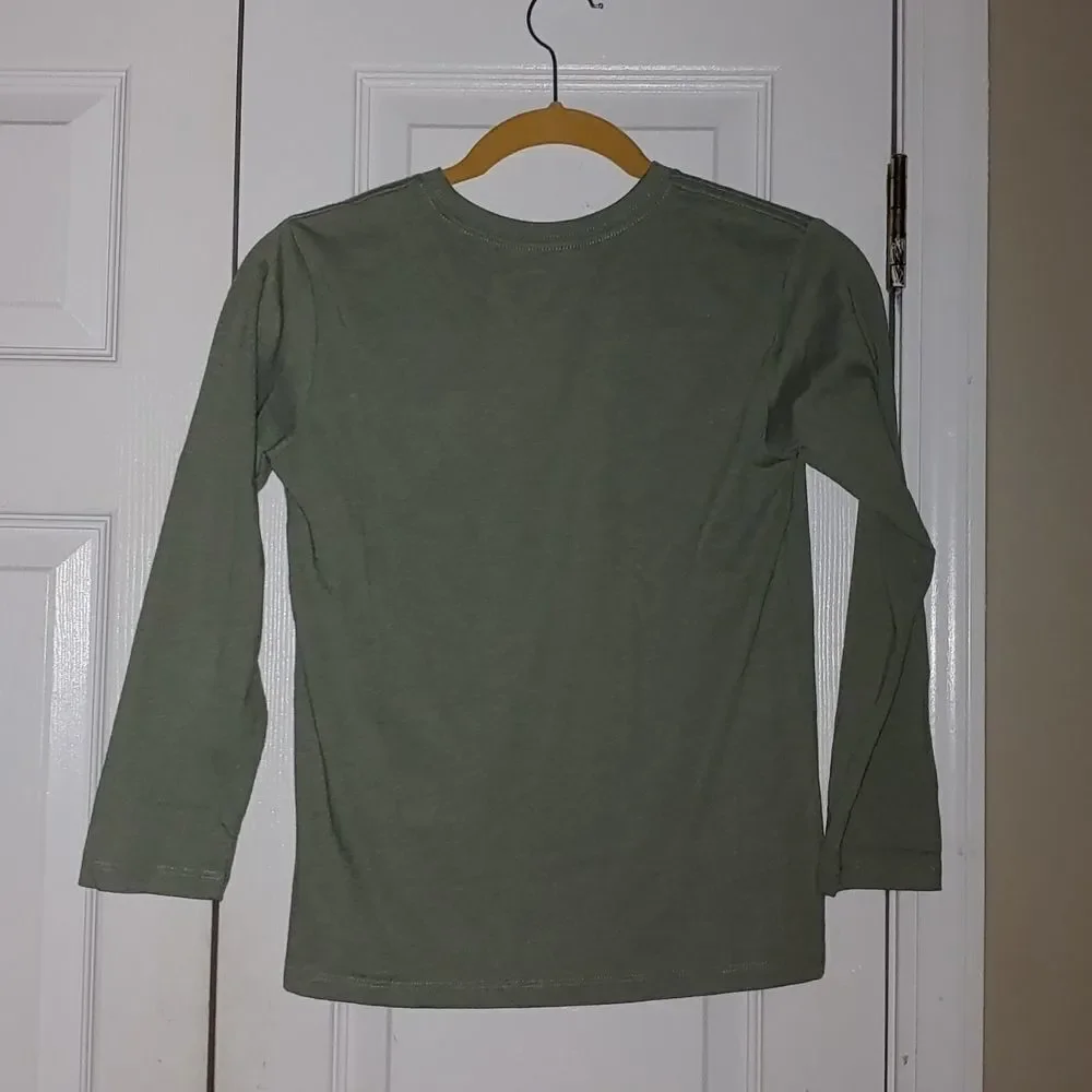 The Childrens Place Army Green  graphic long sleeve tshirt Sz M (7/8)